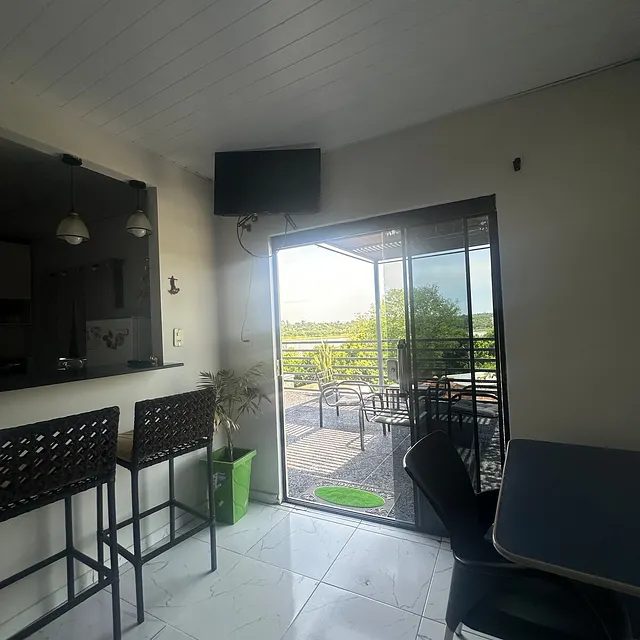Depto. moderno con balcón y vista al río — foto 3